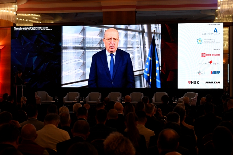 21 gm_konferencija_obrana44-051125.jpg